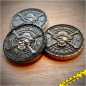 Preview: Piratemania Germany 2025 Geocoin Komplett-Set "RE Silbertaler", "LE Golddublone" und "XLE Schwarzer Achter"