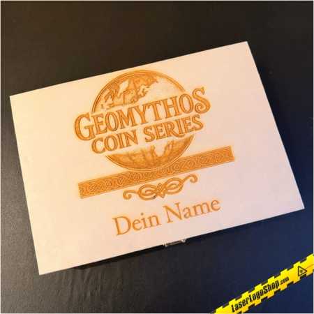 GeoMythos Geocoin - Komplettsammlung mit individuell gravierter Schatulle