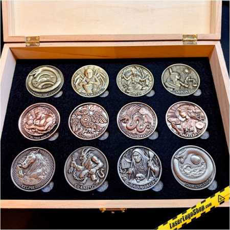 GeoMythos Geocoin - Komplettsammlung mit individuell gravierter Schatulle