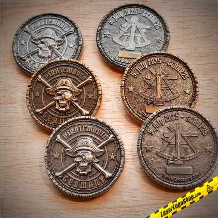 Piratemania Germany 2025 Geocoin Komplett-Set "RE Silbertaler", "LE Golddublone" und "XLE Schwarzer Achter"