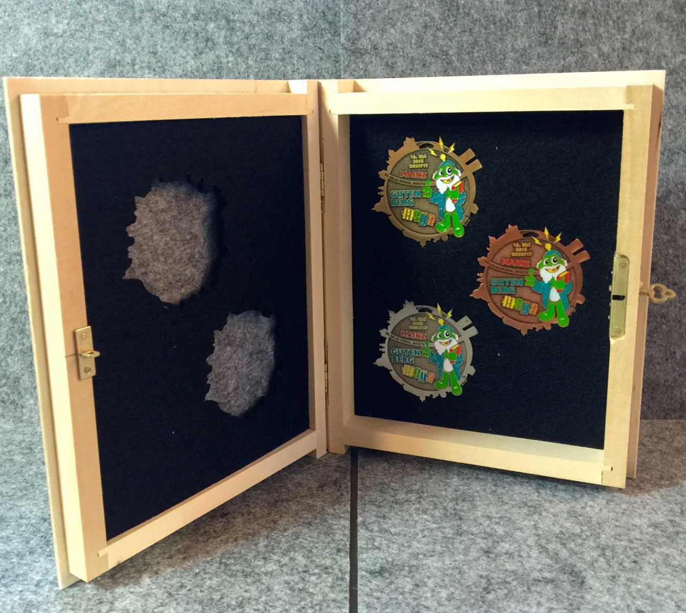 GIGA Mainz "Gutenberg Event Coins" Holz-Buchschatulle